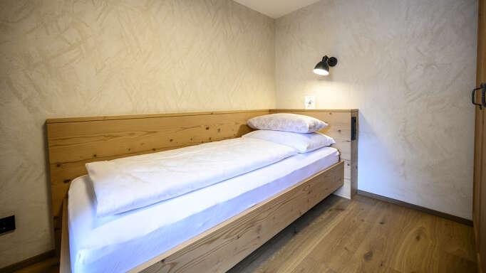 Die Ferienwohnung 65 verfügt neben dem Doppelbett noch über ein gemütliches Einzelbett