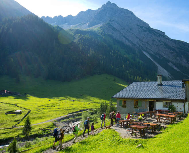 Bergfrühstück im Gemstl mit der Familie.