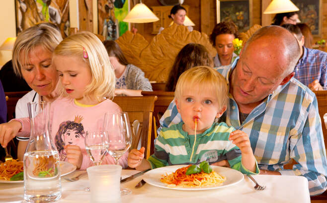 Im Familienhotel in Österreich schmeckt es auch den ganz Kleinen.