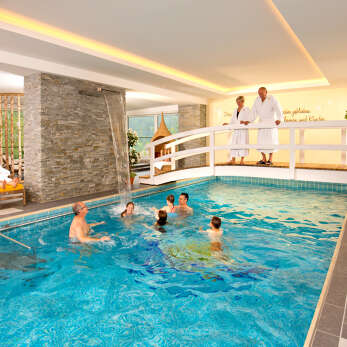 Relaxt im Familienhotel mit Swimmingpool im Kleinwalsertal