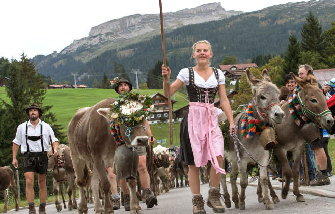 Der Alpabtrieb im Kleinwalsertal ist ein echtes Erlebnis für Groß und Klein